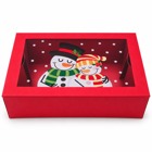 Коледна кутия с прозорец „Прегърнати снежни човечета“ – 22 × 15 × 7 см
